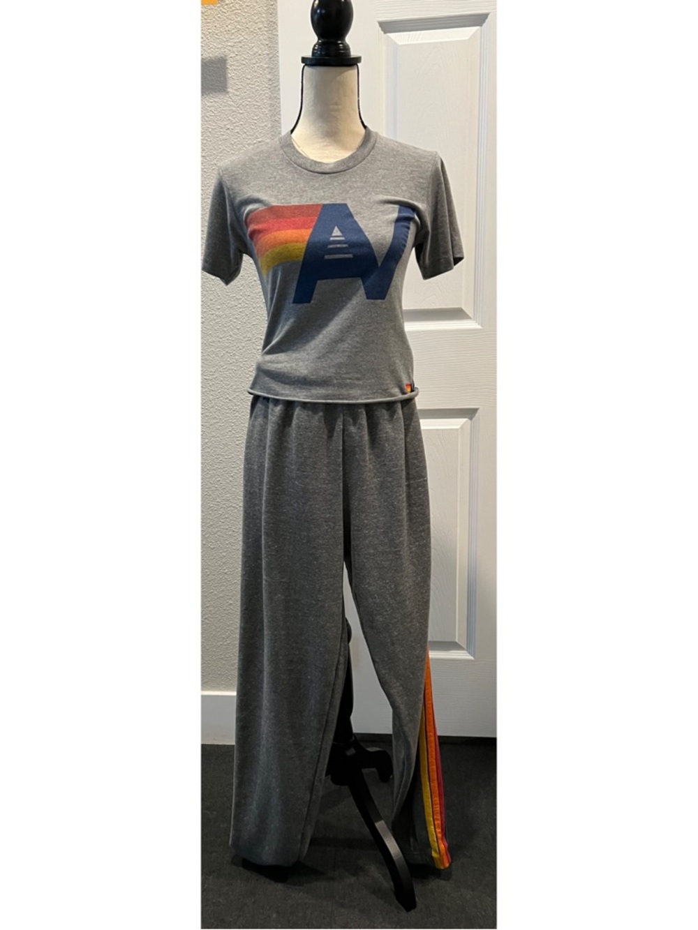 #1739 LOGO BOYFRIEND TEE in HEATHER GREY XS - Picture 2 of 7